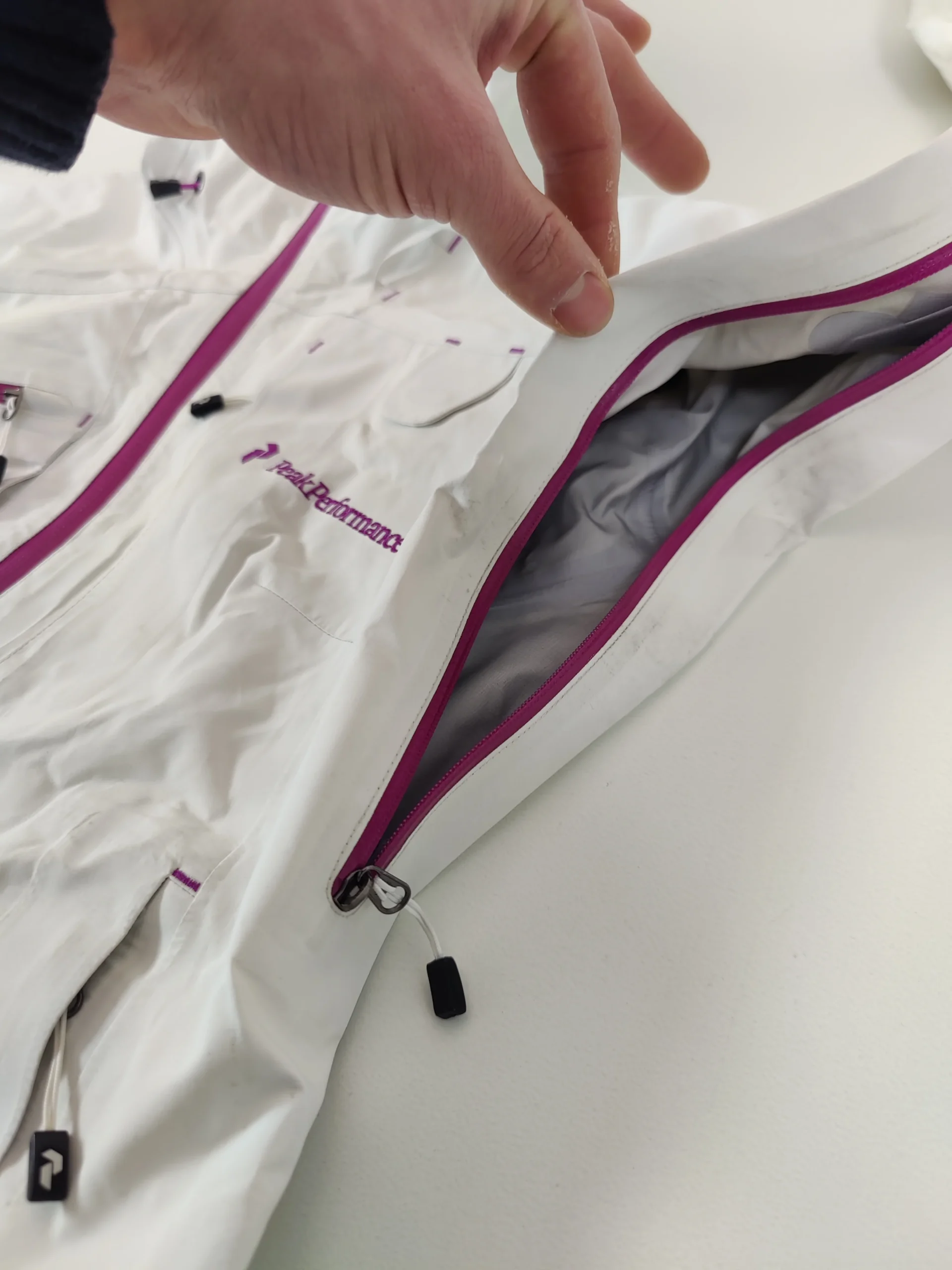 Peak Performance Goretex-Pro Hardshell Heli Alp 5 Peak Performance Goretex-Pro Hardshell Heli Alp – Image 5