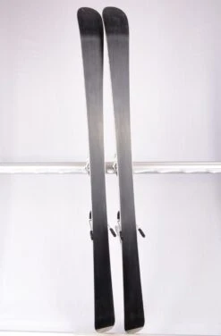 Bomber Dino Jean-michael Basquiat Artist Limited 412 -Camp Sider Soldes 63e515205a68e2.22458592 skis alpins bomber dino jean michael baquiat artit limited 412 en parfait etat