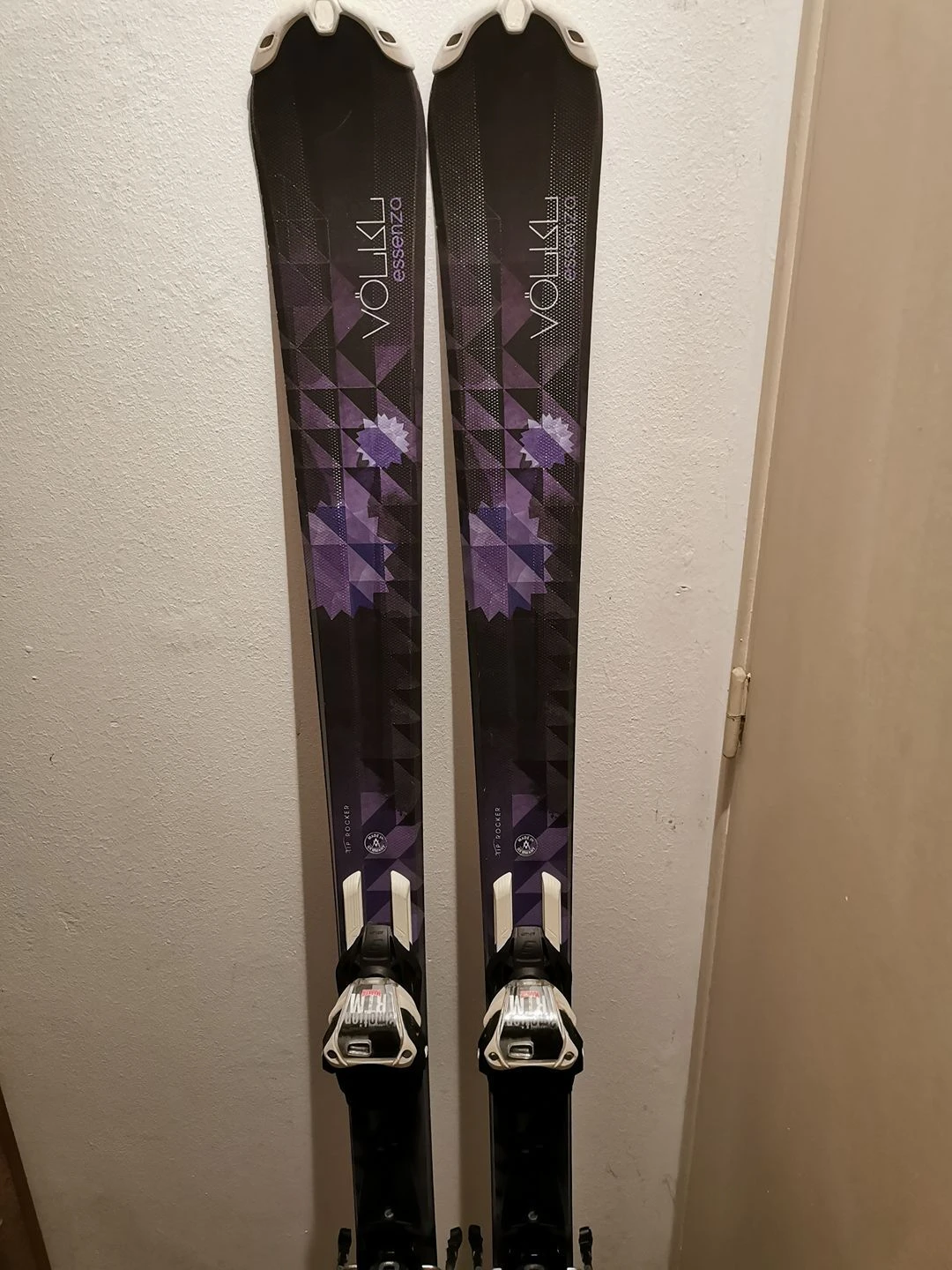 VÖLKL Adora 1 VÖLKL Adora